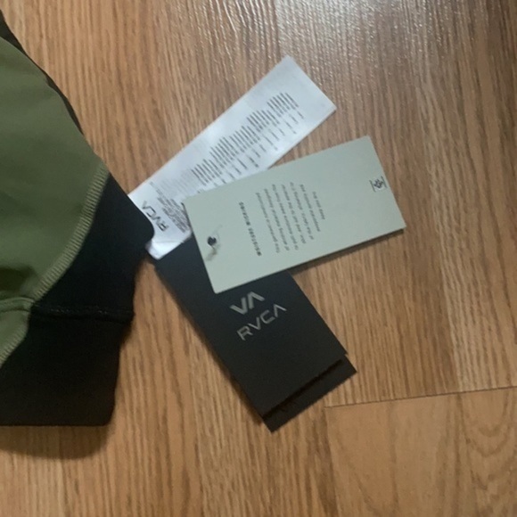 RVCA || NWT VA Ultra Sports Bra {Green & Black} - Picture 7 of 14